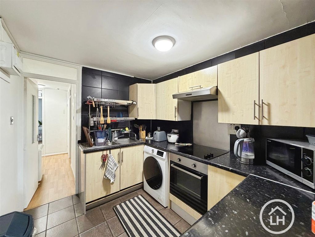 Property photo 3 of 5 Kitchen