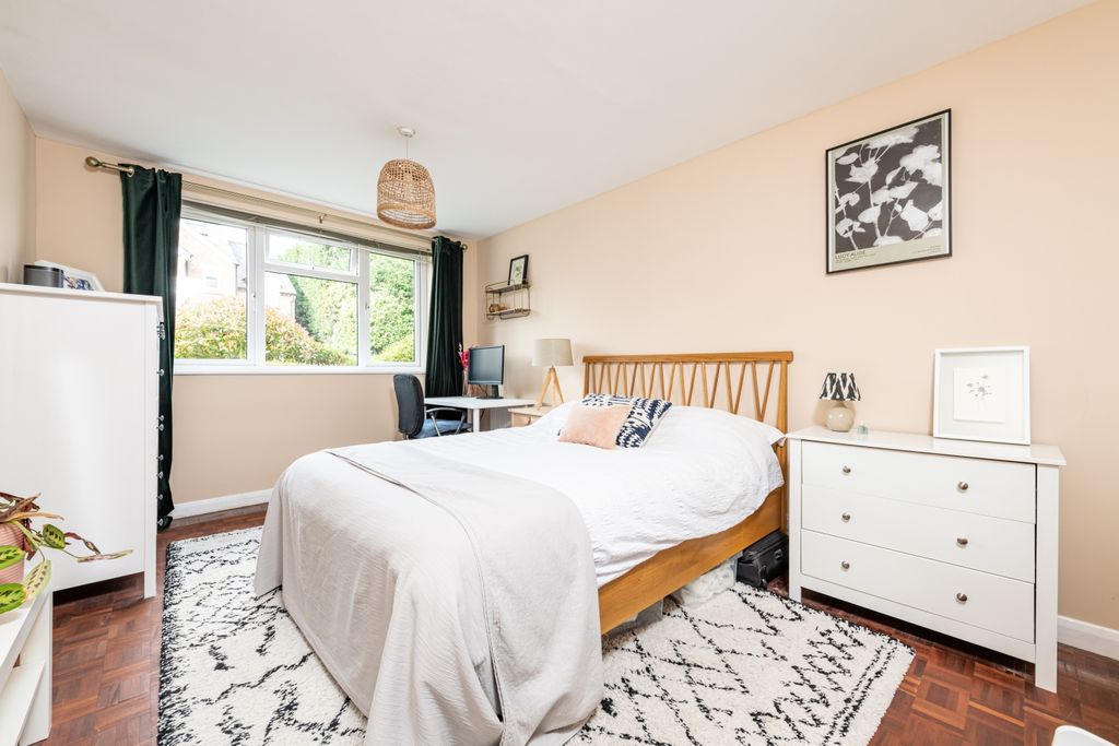 Property photo 3 of 7 13 Cherwell Lodge-5