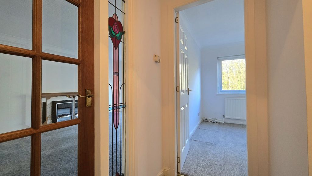 Additional image 7 of 3 bed flat to rentRiverside Gardens, Busby G76