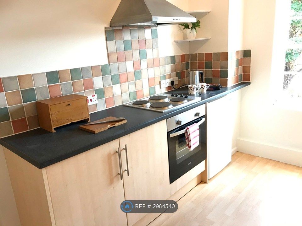 Property photo 3 of 7 Kitchen