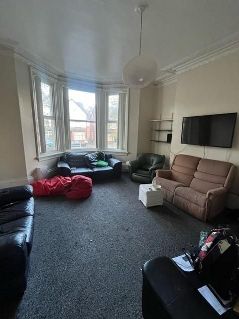 Property photo 1 of 14 A Spacious, Bright Living Room With Large Windows ...