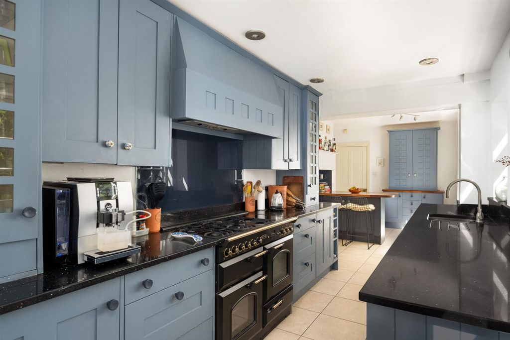 Property photo 3 of 26 Kitchen/Breakfast Room