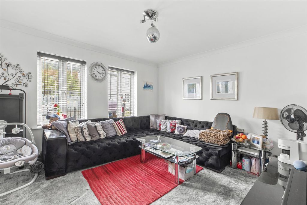 Property photo 2 of 10 Tavistock Mews, Hp12 3Dg-5.Jpg