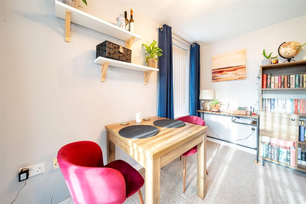 Property photo 3 of 11 Downham Rd-13.Jpg