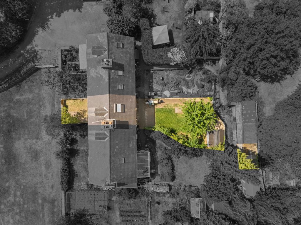 Property photo 2 of 32