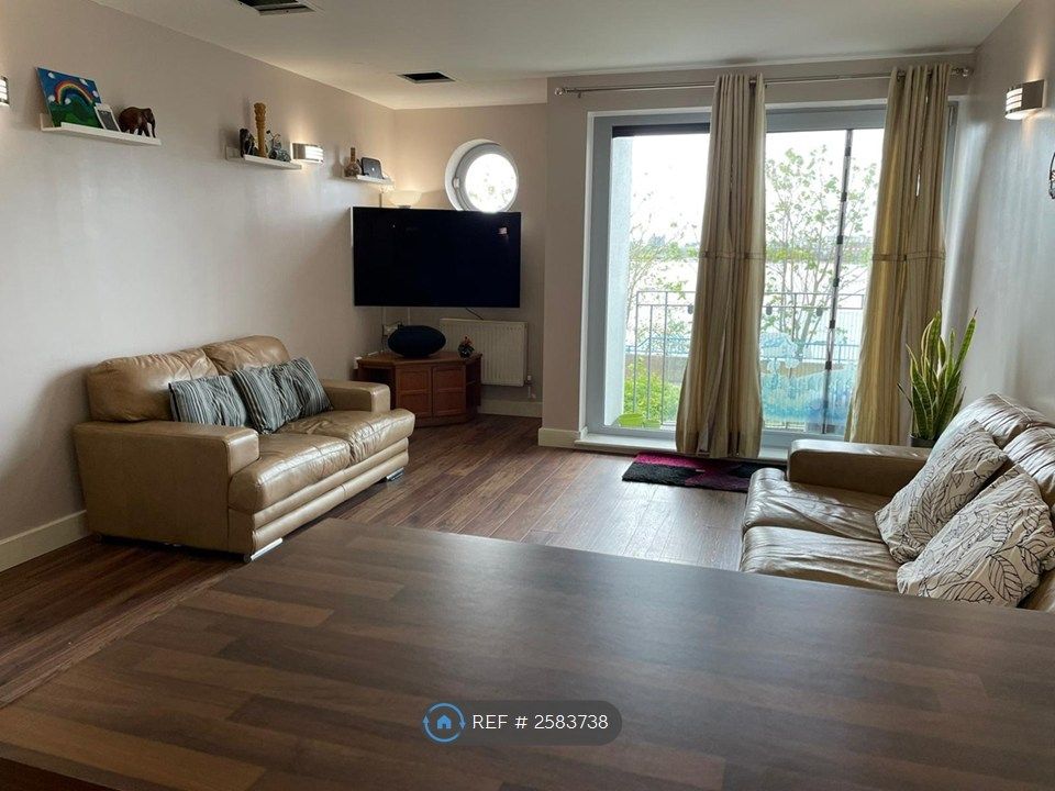 Property photo 2 of 10 Living Room