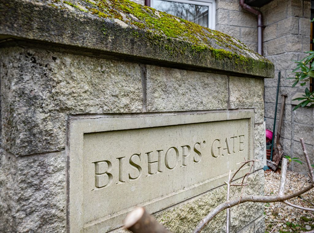 Property photo 2 of 30