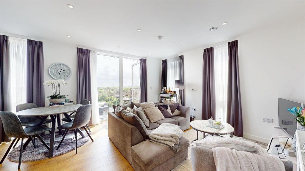 Property photo 2 of 11 67Feb3c946Fe02252Ddba9A7_214Aaa780c707F8E4d37c0c44