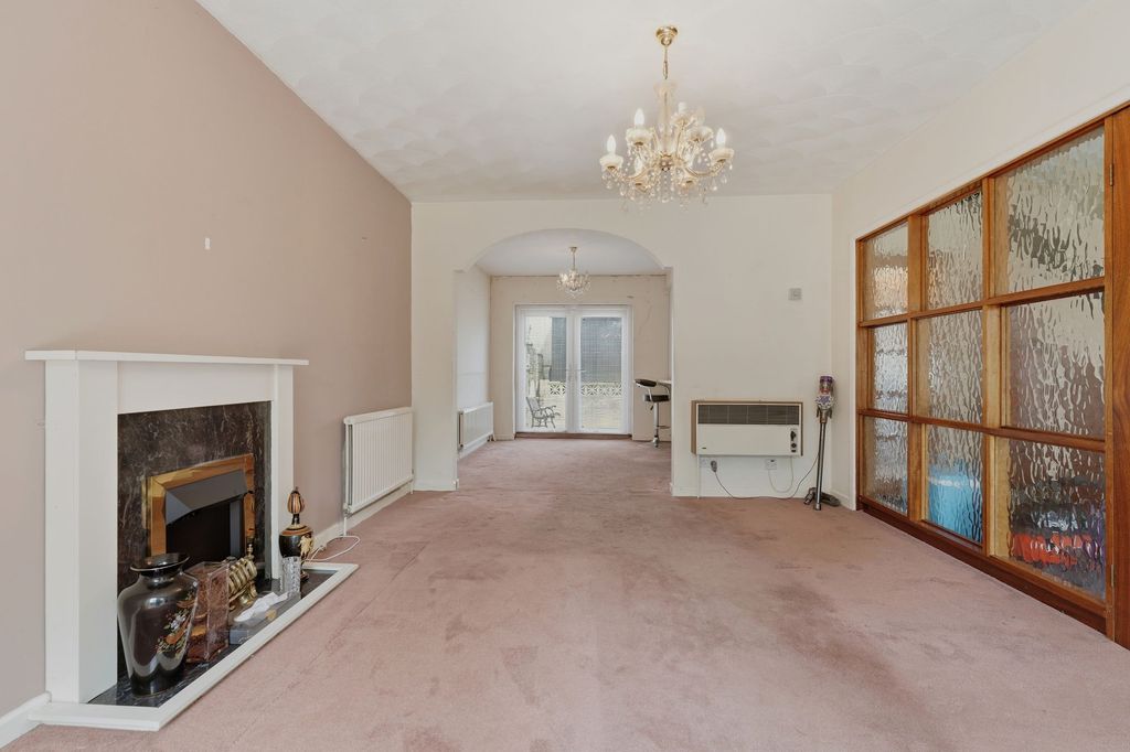 Property photo 2 of 23