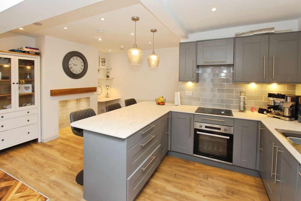 Property photo 3 of 25