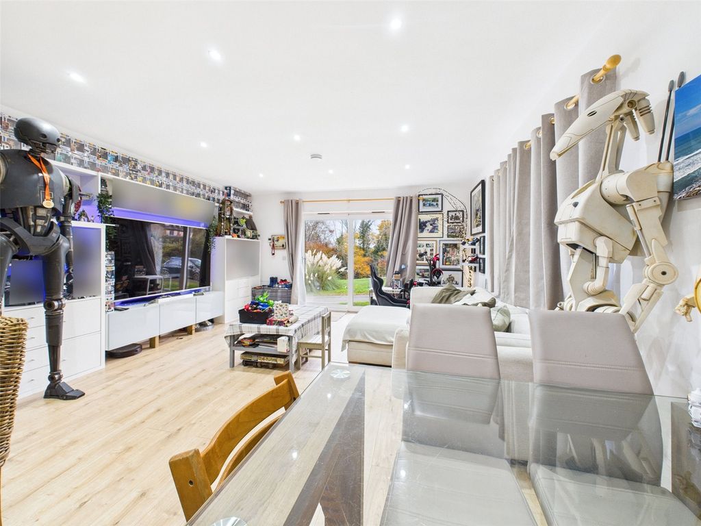 Property photo 2 of 14 Picture No. 32