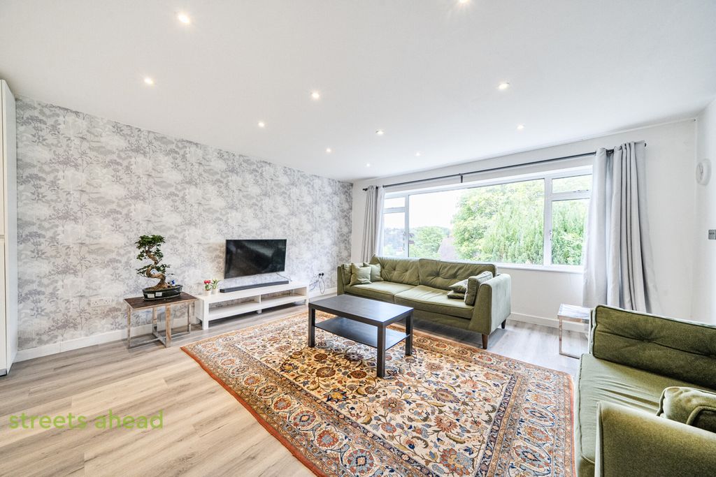 Property photo 2 of 14 16582Ae7-1953-492...