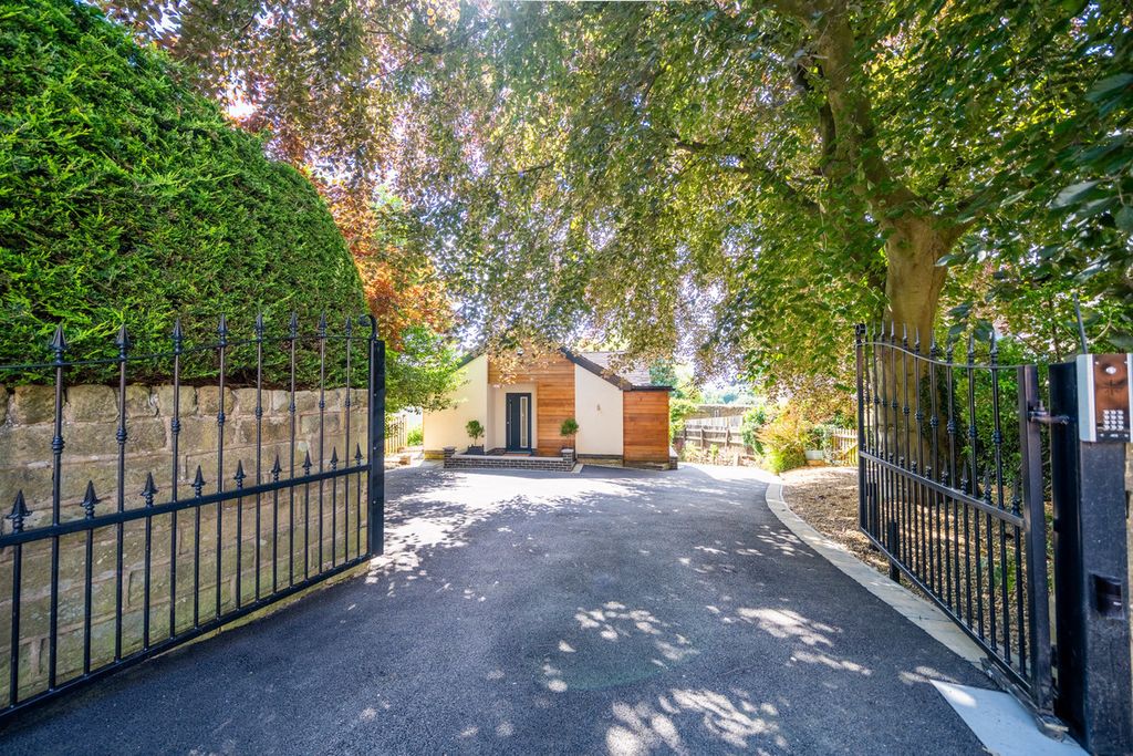 Property photo 2 of 37
