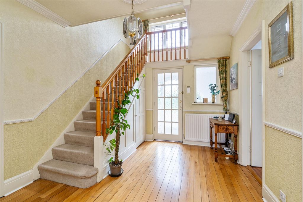 Property photo 2 of 20 87 Hampton Lane_33.Jpg