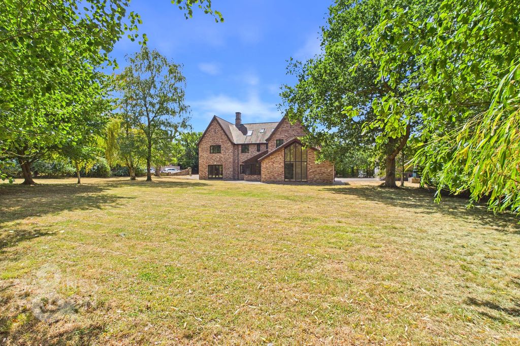 Property photo 3 of 43