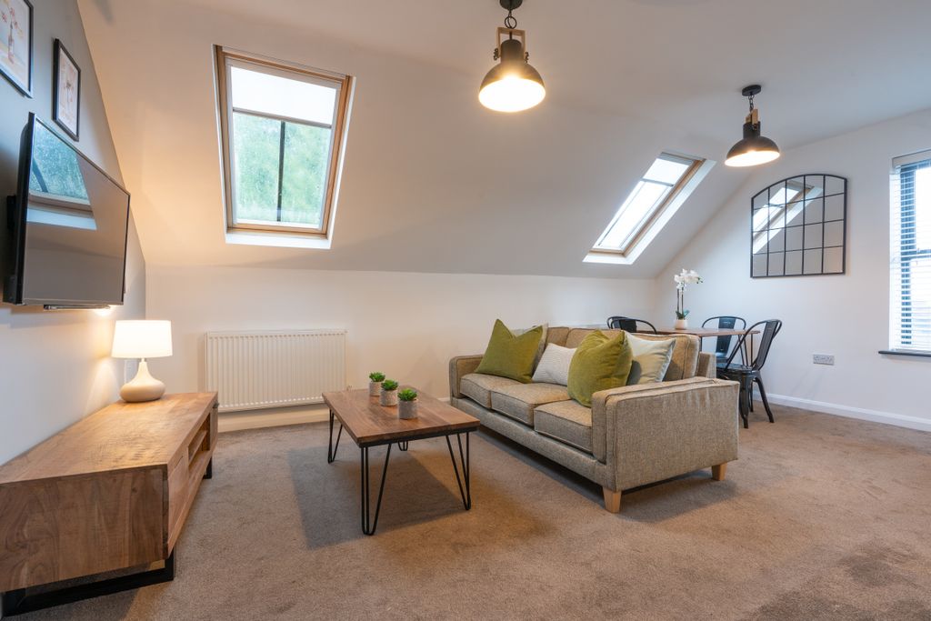 Property photo 1 of 13 Hope Court Flat 12 Living Room 1