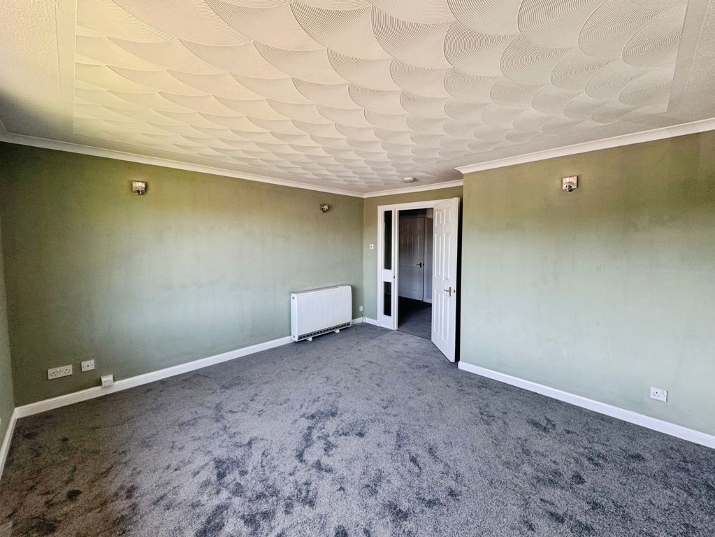 Property photo 2 of 11 Lounge