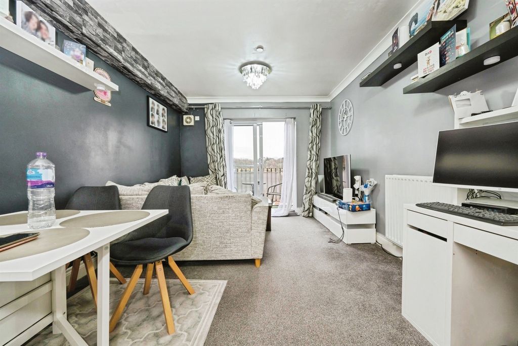 Property photo 2 of 12