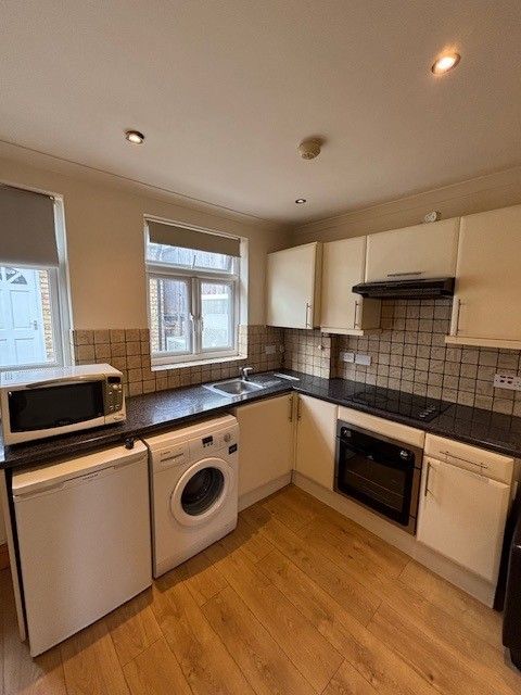 Property photo 3 of 10 Kitchen