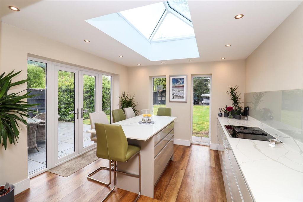 Property photo 2 of 24 Kitchen/Breakfast Room