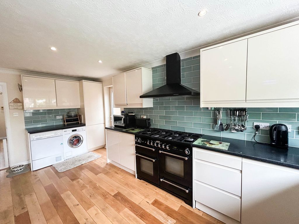 Property photo 2 of 33