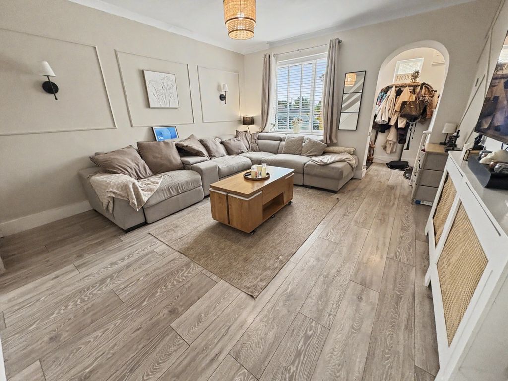 Property photo 2 of 19 5149295