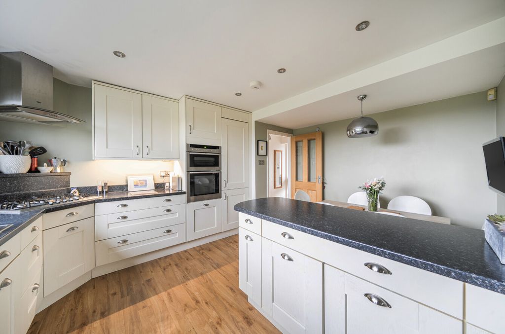 Property photo 3 of 35 1400355-28-6978d2...