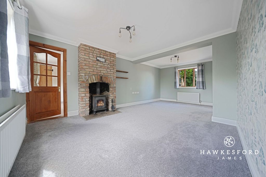 Property photo 3 of 23 Lower Road, Tonge - Lounge