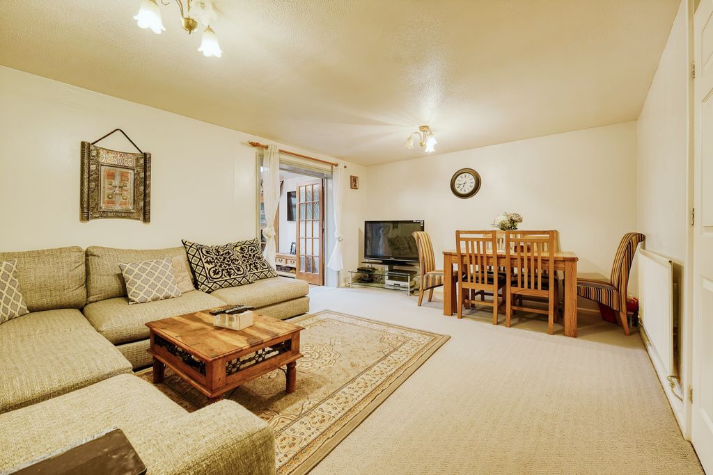 Property photo 2 of 15 Lounge