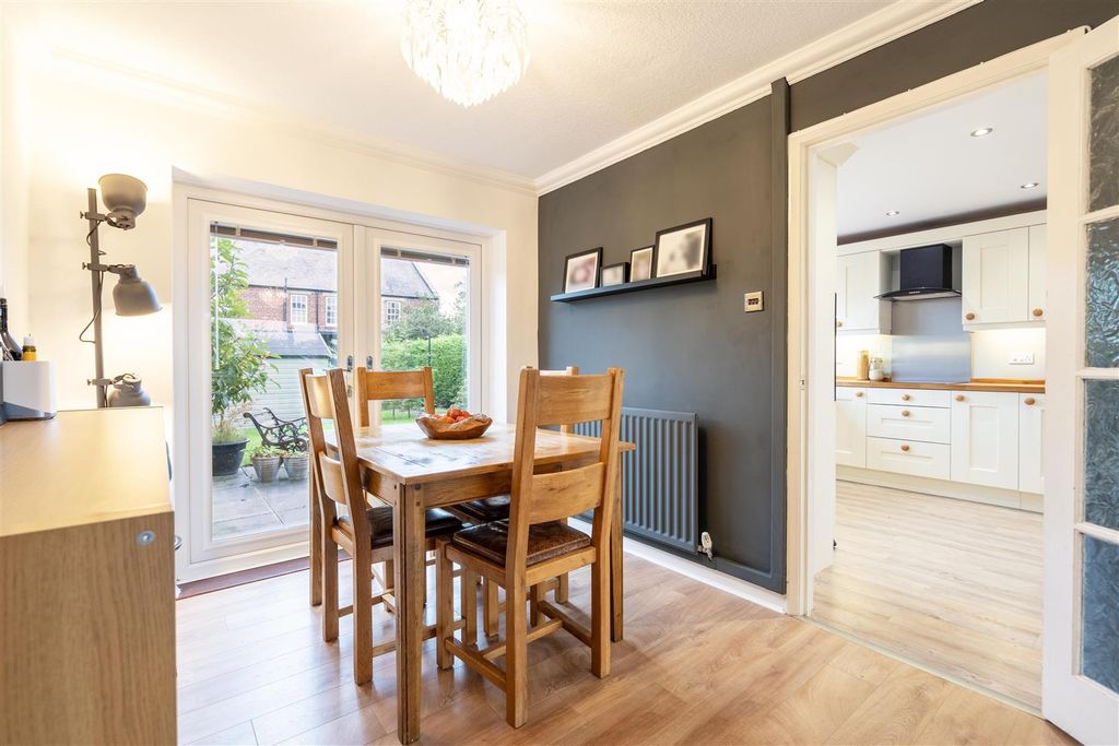 Property photo 3 of 10 Living Room / Diner