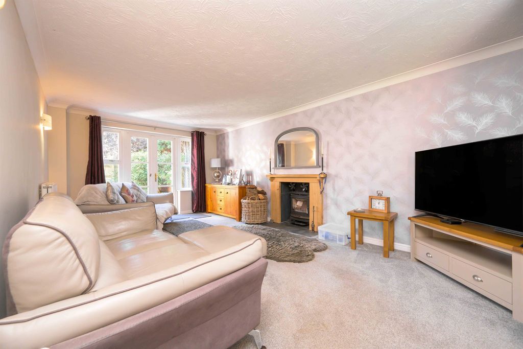 Property photo 3 of 11