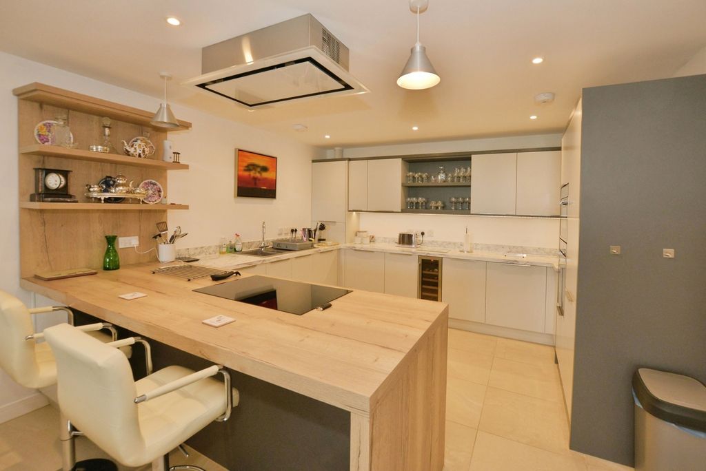 Property photo 3 of 17 Pbox-Img.Jpg