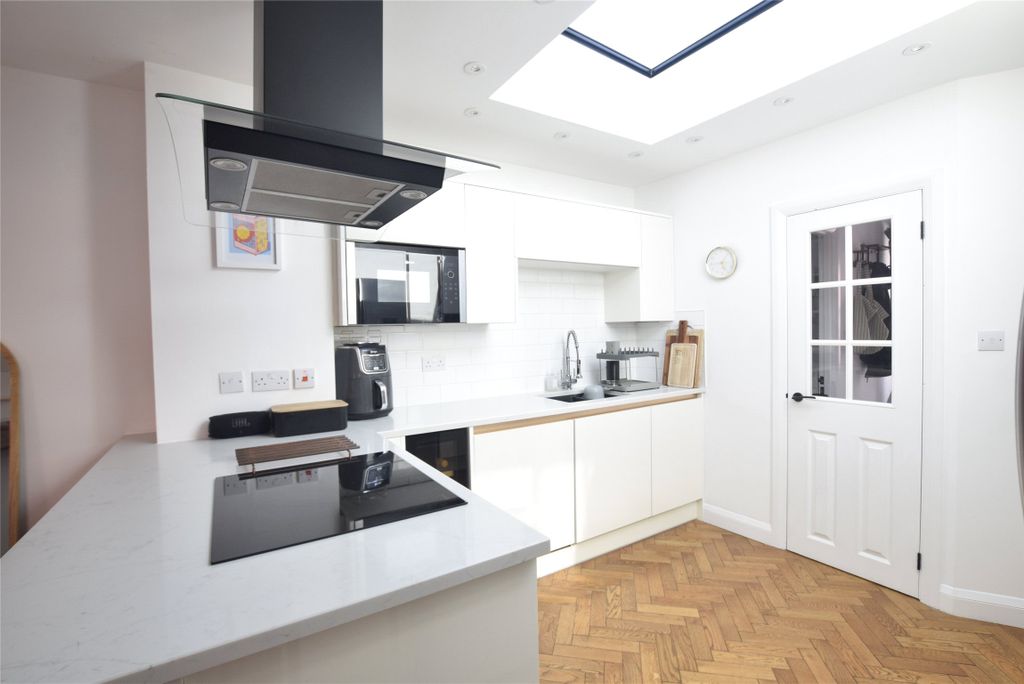 Property photo 3 of 14 Kitchen