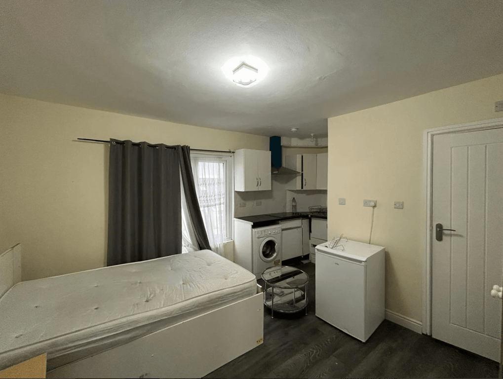 Property photo 1 of 4 2 Bed Flat To Rent Beaconsfield Road, Southall Ub1