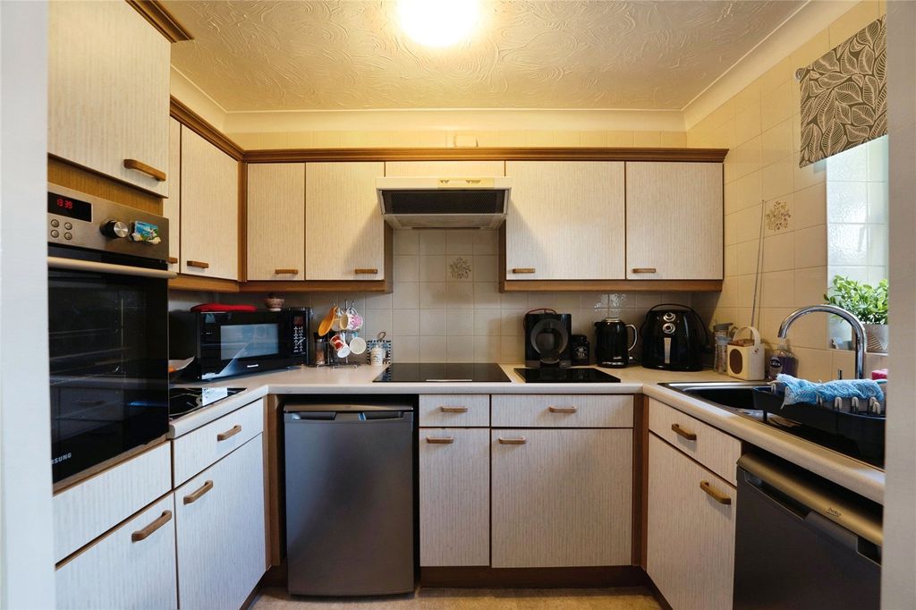 Property photo 2 of 14 Kitchen