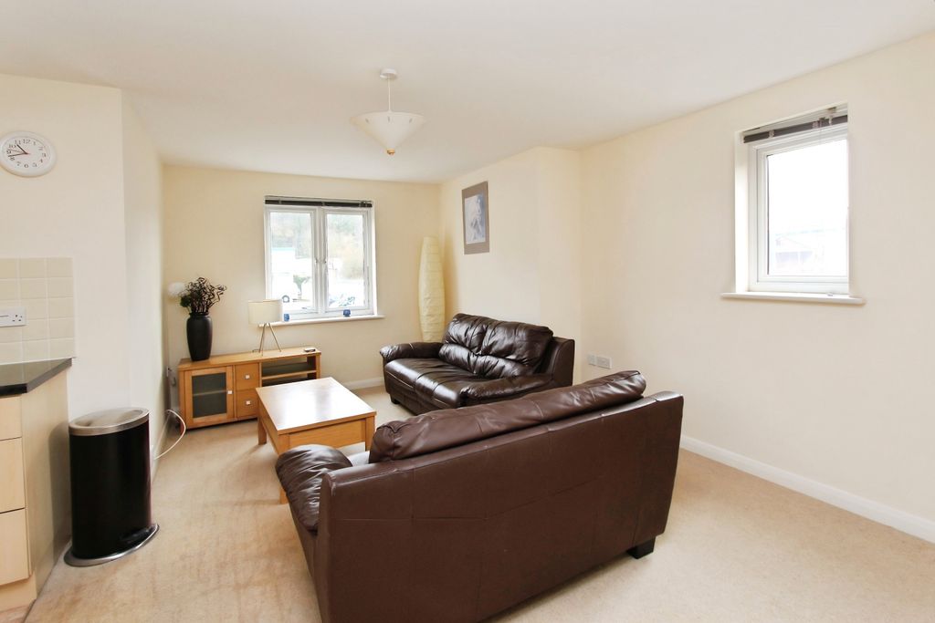Property photo 3 of 8