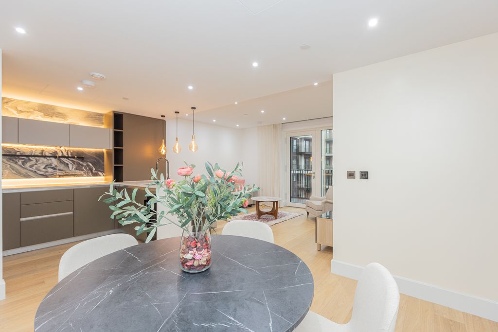 Property photo 2 of 37