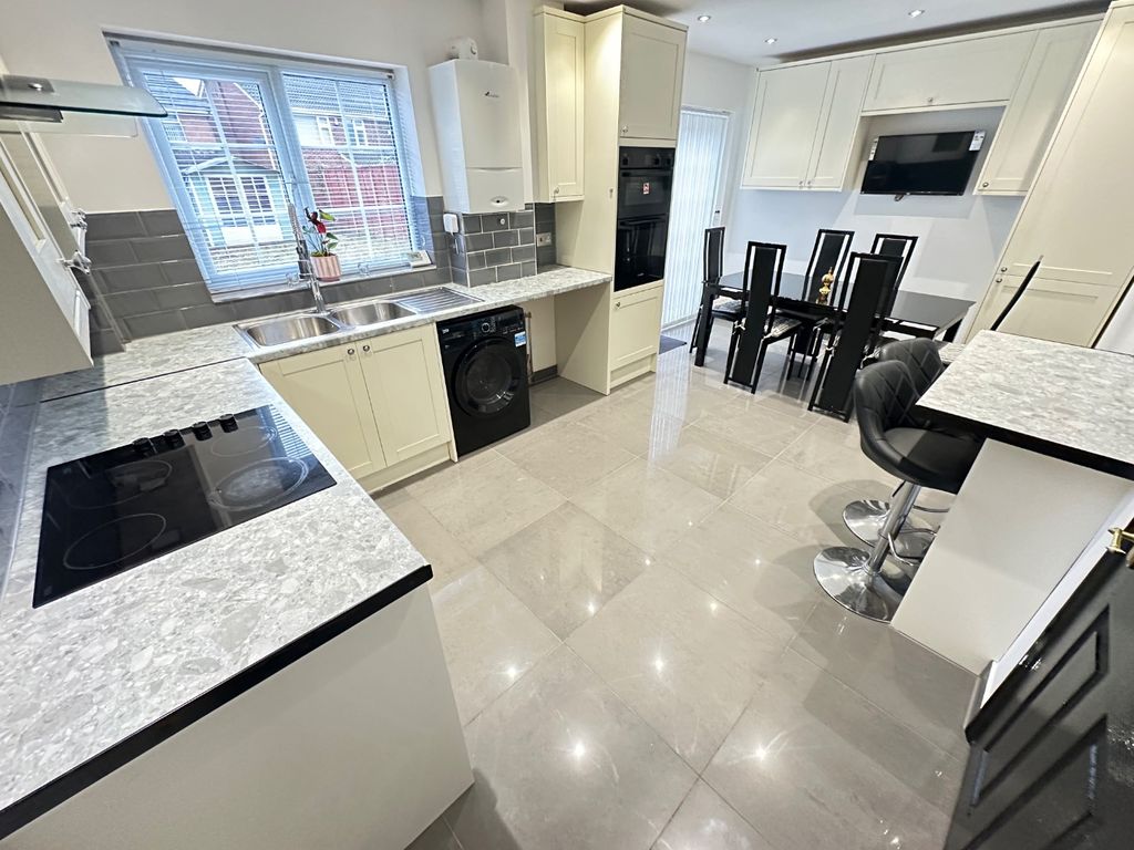 Property photo 3 of 13 4781833