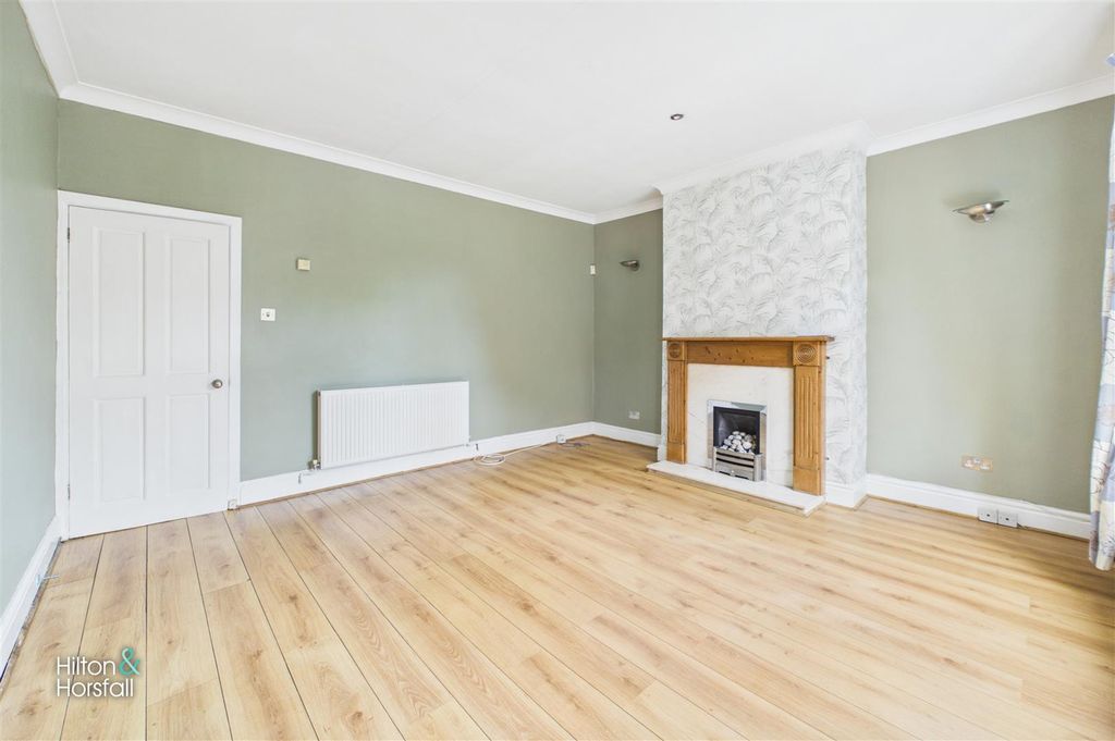 Property photo 3 of 11 Halstead Lane