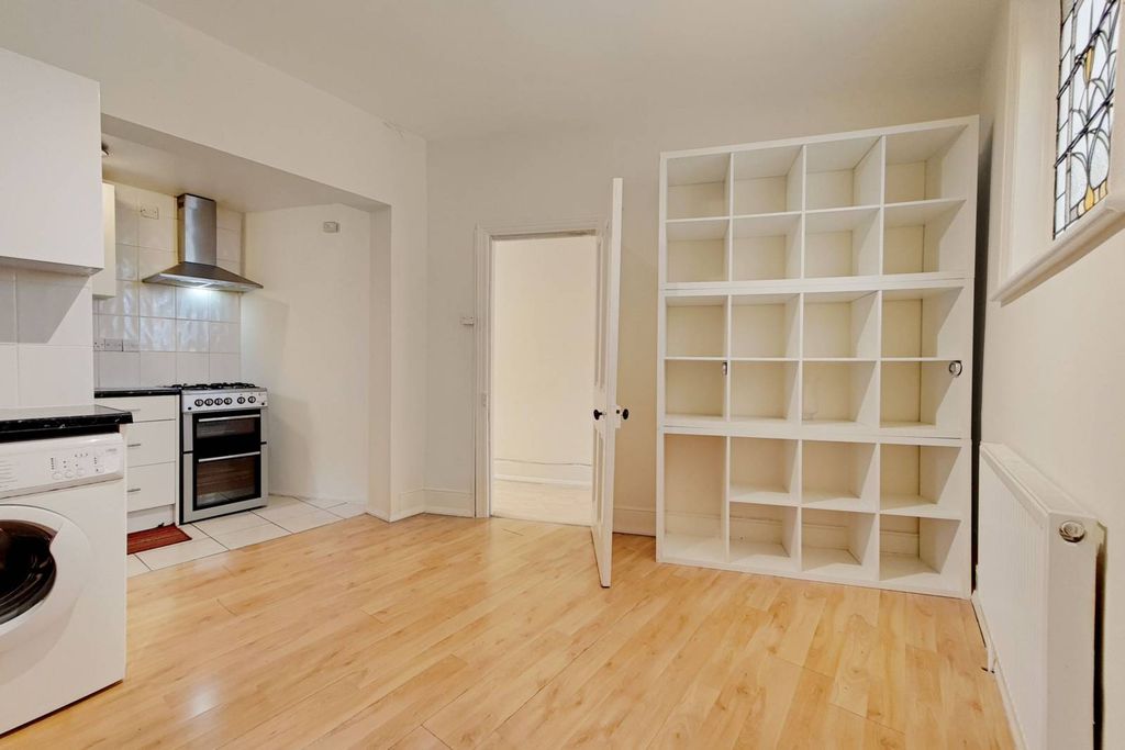 Property photo 3 of 5