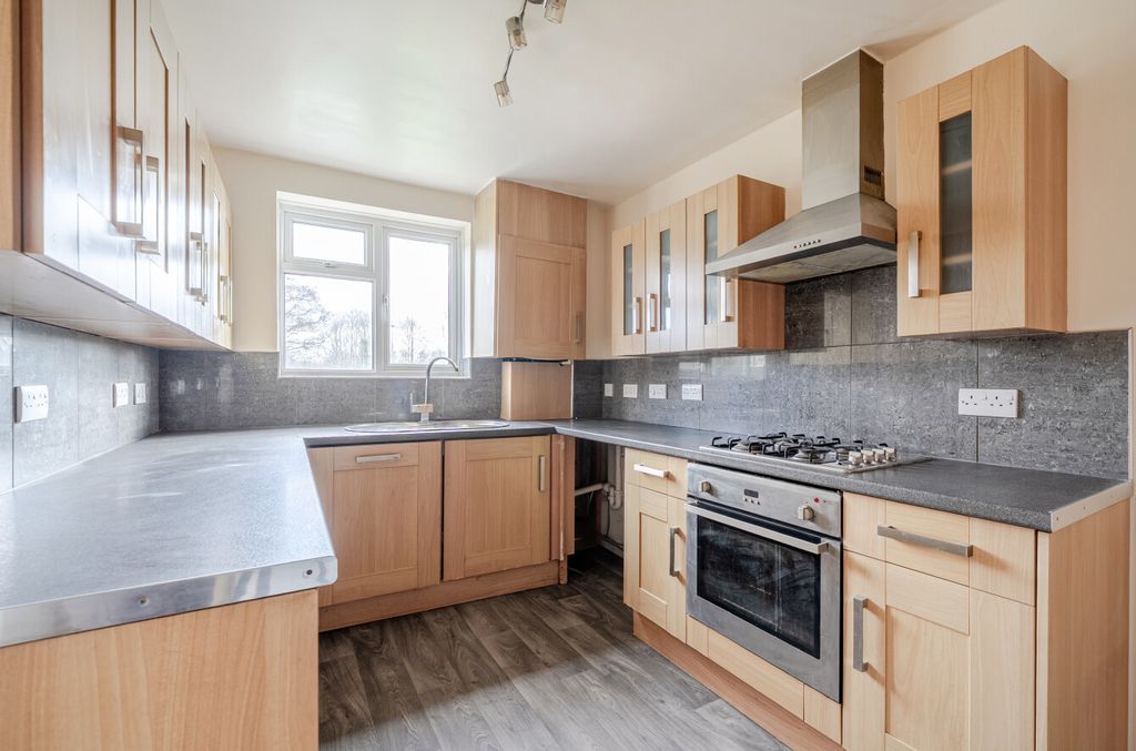 Property photo 3 of 11 1426077-9-69B1891...