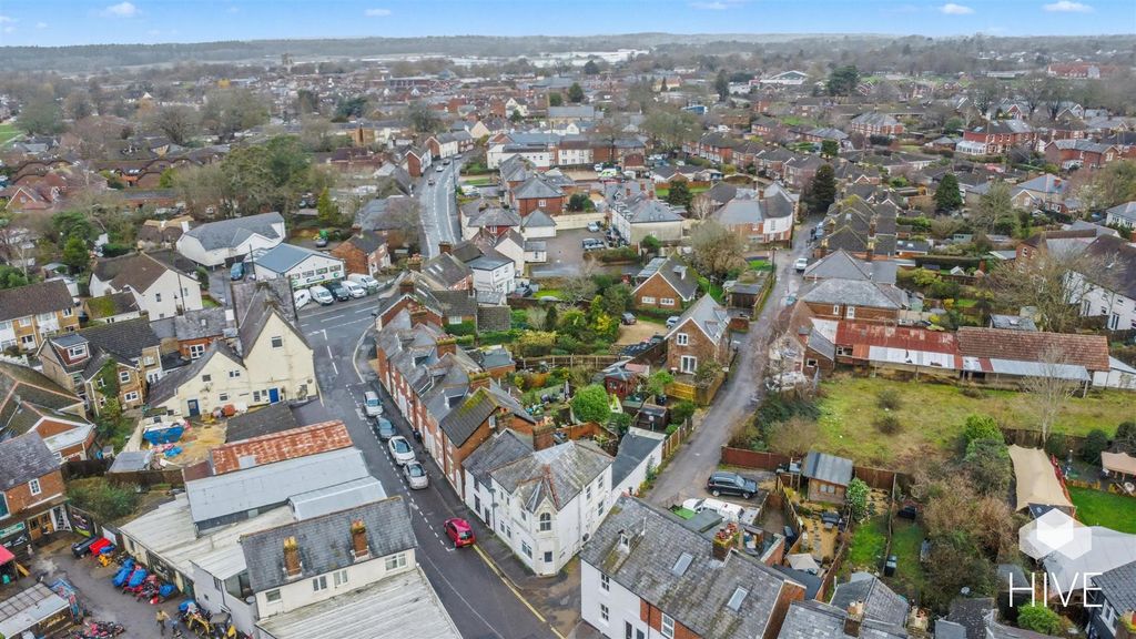 Property photo 1 of 10 Ringwood