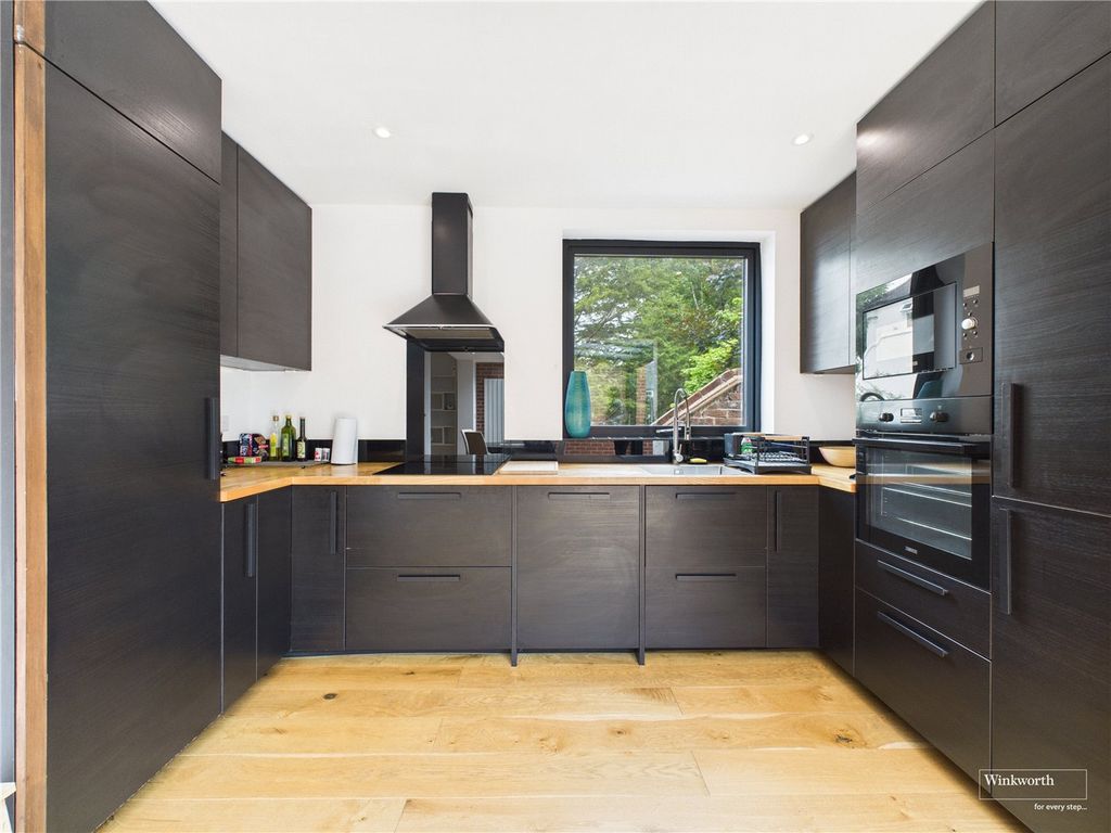 Property photo 3 of 9 Kitchen