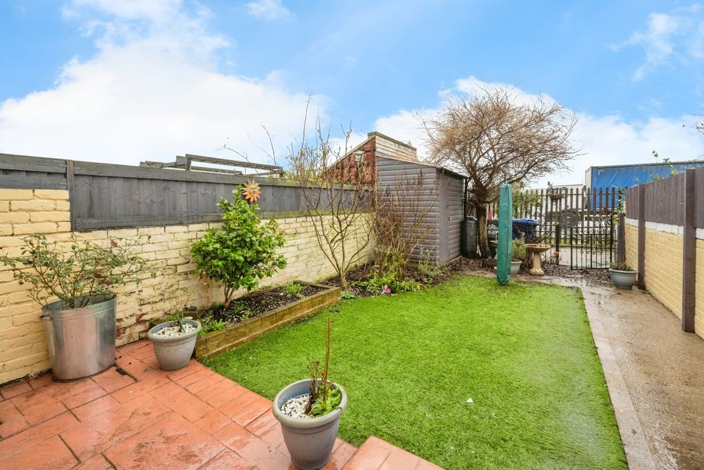 Property photo 2 of 13 Garden