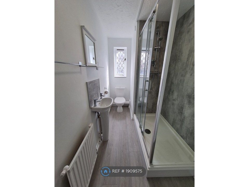 Property photo 3 of 11 Shower Room