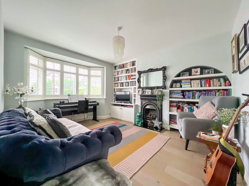 Property photo 2 of 17