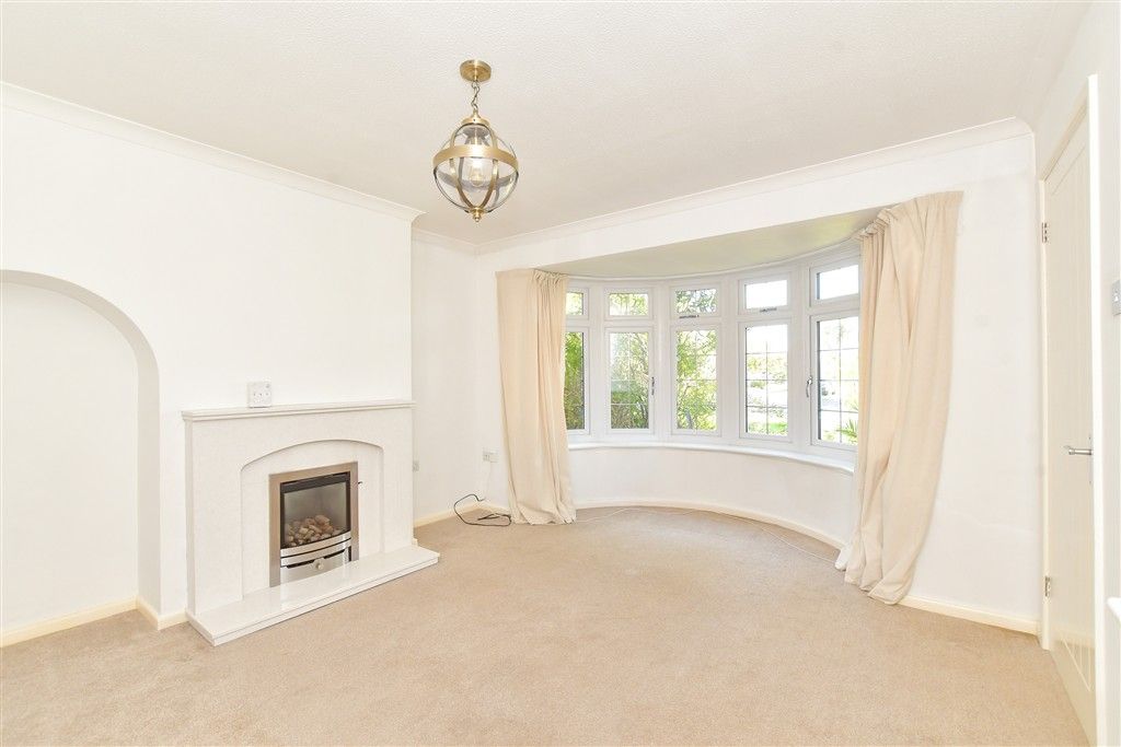 Property photo 3 of 13 Lounge