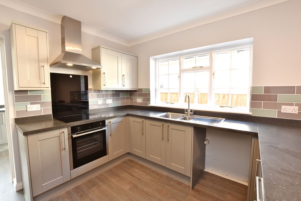 Property photo 2 of 12 Kitchen