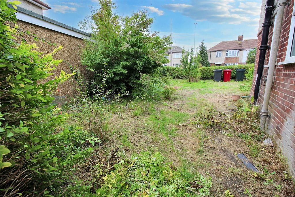 Property photo 3 of 16 Side Garden