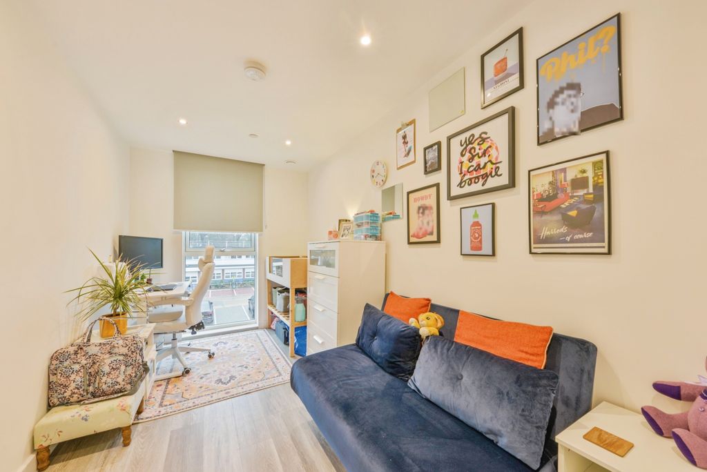 Additional image 12 of 2 bed flat for saleTown Centre, Hatfield AL10